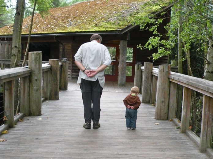 grandfather-and-grandchild_880471_highres