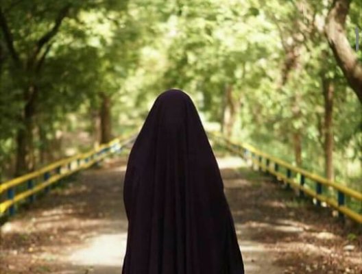 পর্দাশীন নারী