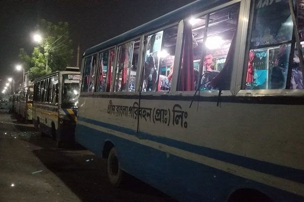 221251_bangladesh_pratidin_bus-vandalize