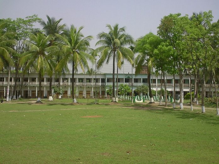 800px-Jamea_Mahmudia_Madrasah,_Amanatgonj,_Barisal