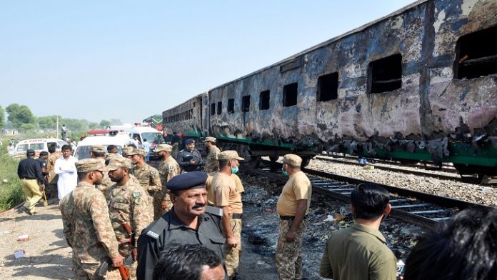 PAKISTAN-TRAIN-ACCIDENT-FIRE