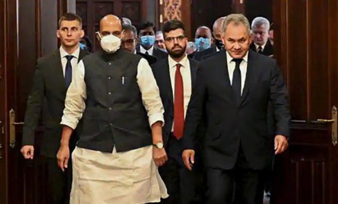 190310Rajnath_Singh_Sergei_Shoigu_kk