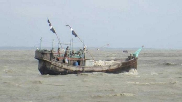 troler_dubi_bay_of_bengal