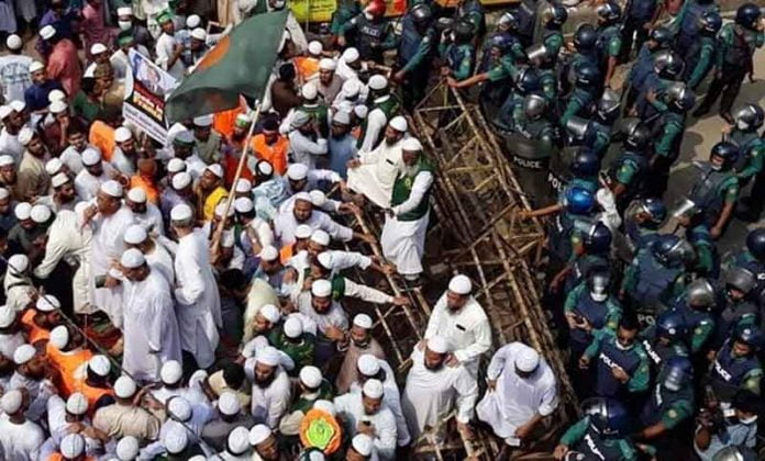 ফরাসি দূতাবাস ঘেরাও