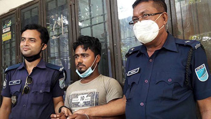 বিবস্ত্র করে নারীকে নির্যাতন