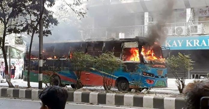 বাসে আগুন