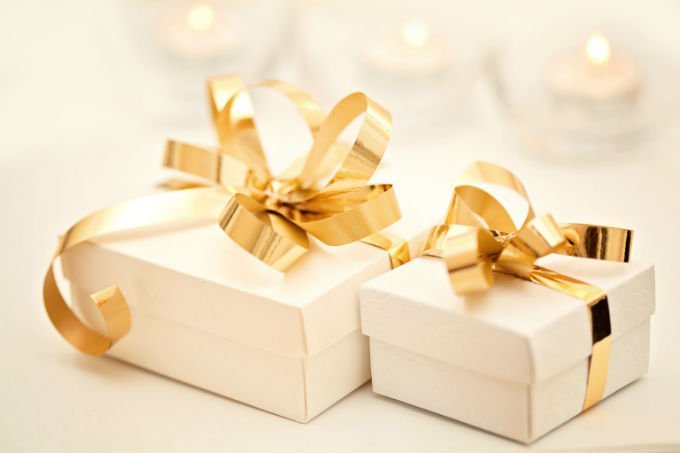 o-WEDDING-PRESENT-ETIQUETTE-facebook