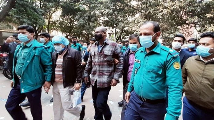 পি কে হালদারের দুই সহযোগী